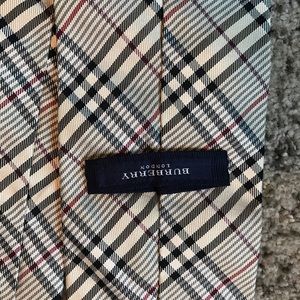 Burberry neck tie
